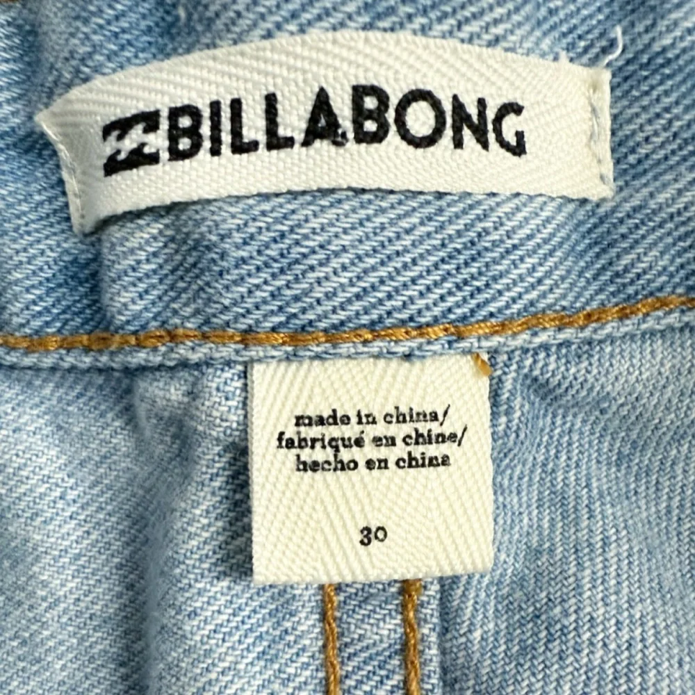 Billabong Women’s High Tide Boyfriend Denim Shorts Size 30 Light Wash Button Fly - Picture 4 of 9